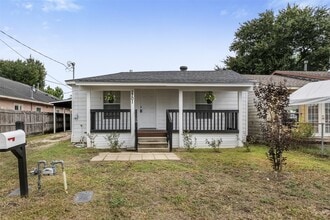Building Photo - 2701 Almendares Ave