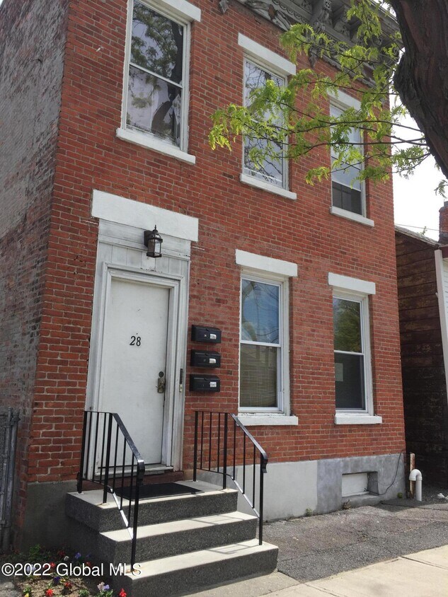 Primary Photo - 28 Cortland Pl