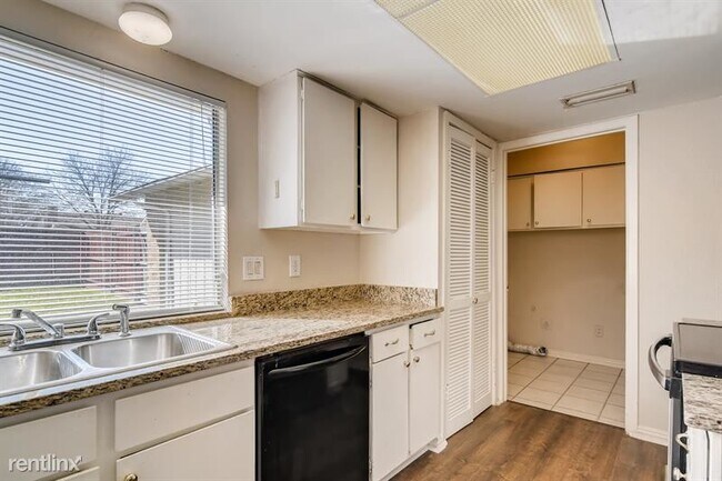 Building Photo - 3 br, 2 bath House - 2700 Raintree Dr.