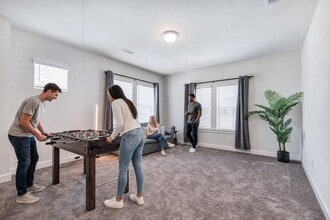 Building Photo - 106 Hazelnut Dr