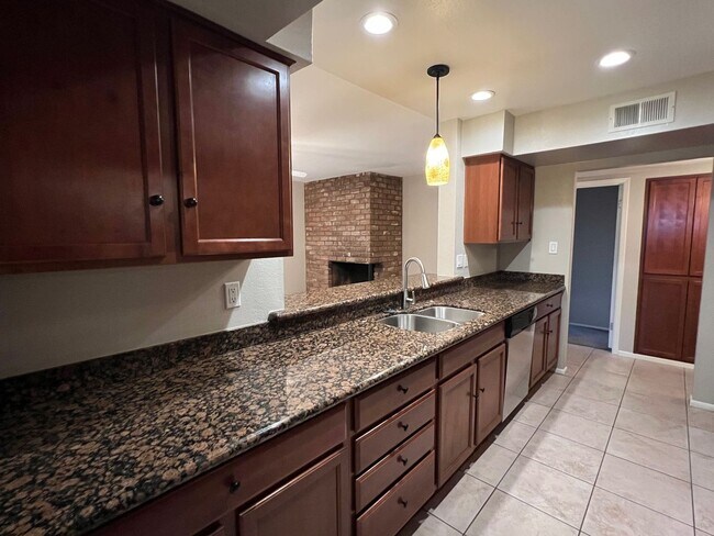 Building Photo - 3 bedroom home in Tempe