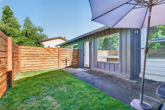 Building Photo - 1079 Bellview Ave