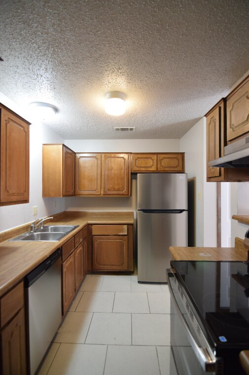 Foto del edificio - 2207 Creekwood Dr