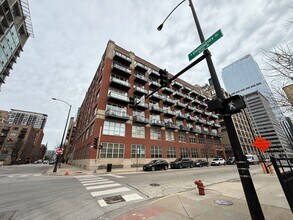 Building Photo - 333 S Desplaines St