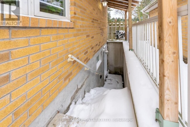 Building Photo - 256 The Kingsway