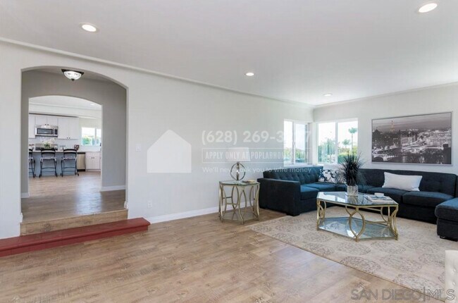 Building Photo - 451 Las Flores Terrace