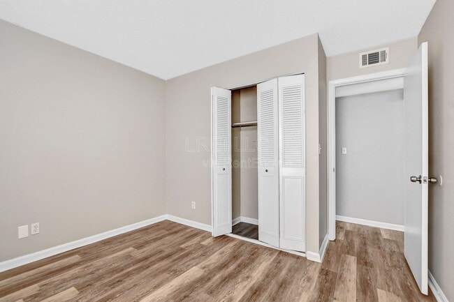 Building Photo - 407 Garrison Ct