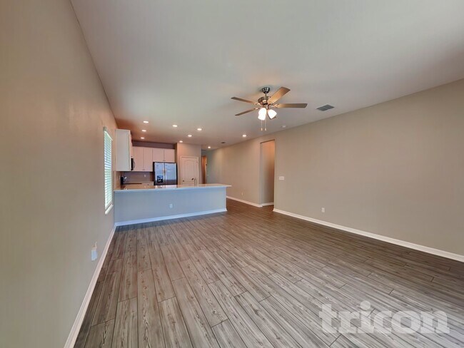 Foto del edificio - 523 Falcon Ridge Rd