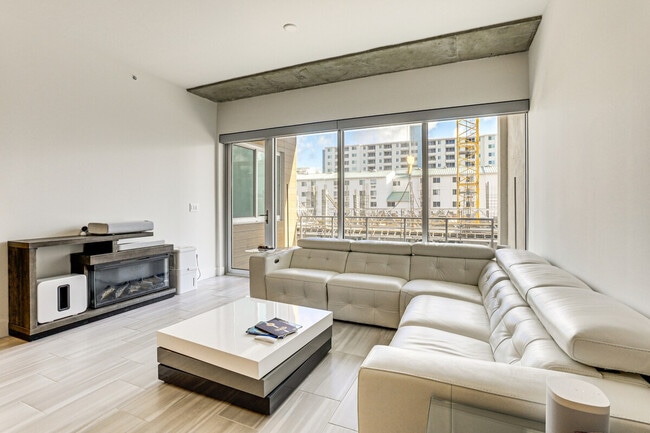 Building Photo - 332 Cocoanut Ave