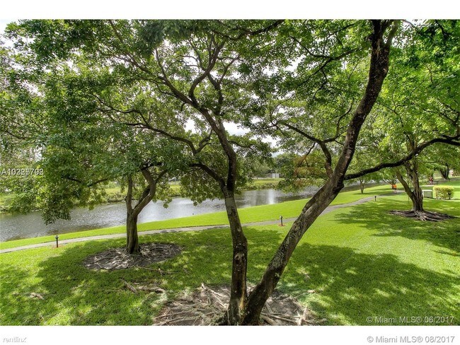 Building Photo - 15533 Miami Lakeway N