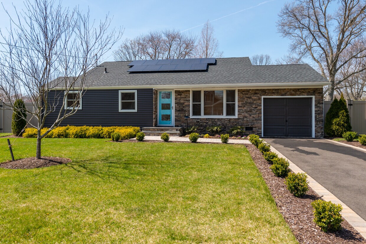 954 Manor Ln, Bay Shore, NY 11706 House Rental in Bay Shore, NY