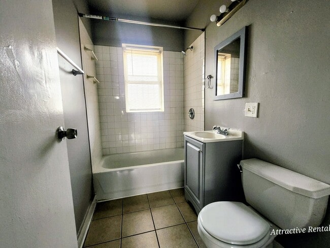 Foto del edificio - 1617 W 78th St
