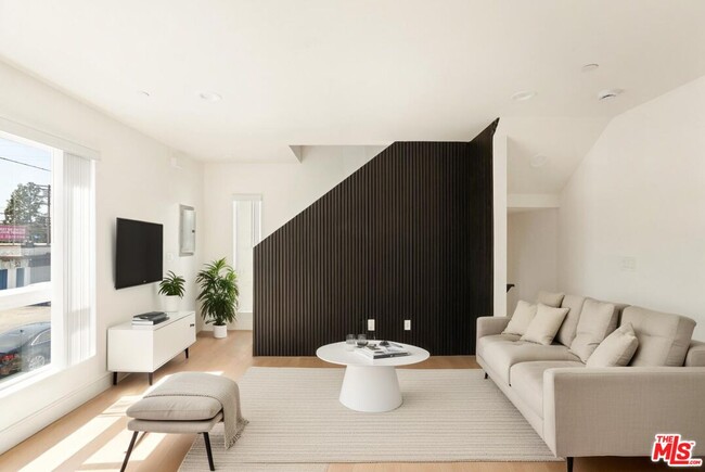 Foto del edificio - 2700 Fletcher Dr
