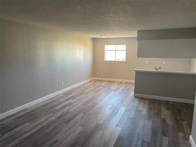 Building Photo - 10518 Heizer Dr