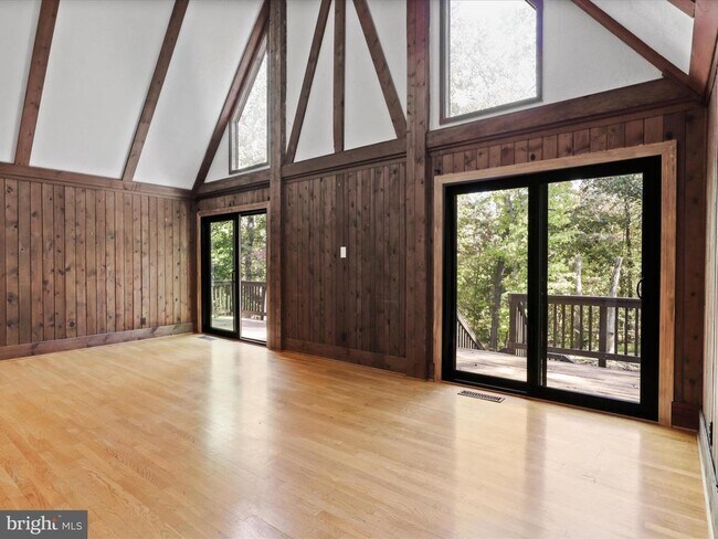 Foto del edificio - 11713 Henderson Rd