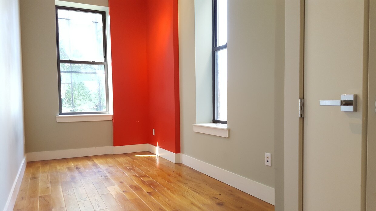 Primary Photo - 1468 Bushwick Ave