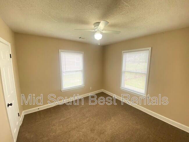 Foto del edificio - 3216 Hardin Ave