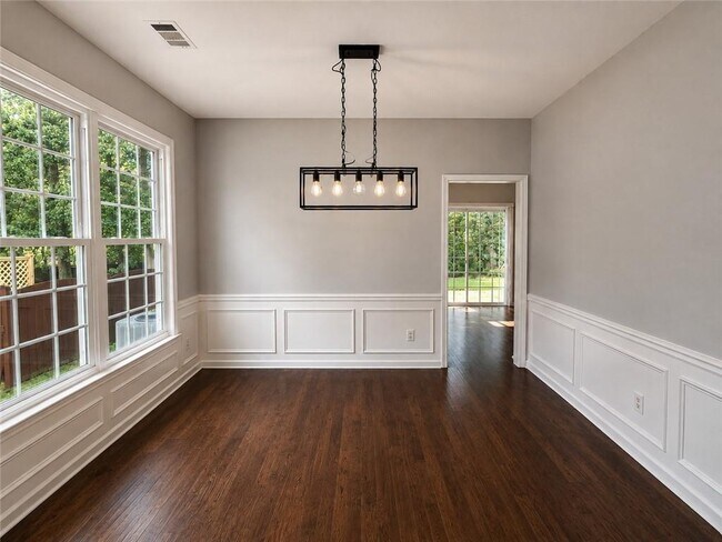 Foto del edificio - 535 Arncliffe Ct