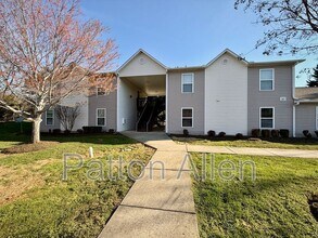 Building Photo - 10 Zell Ln