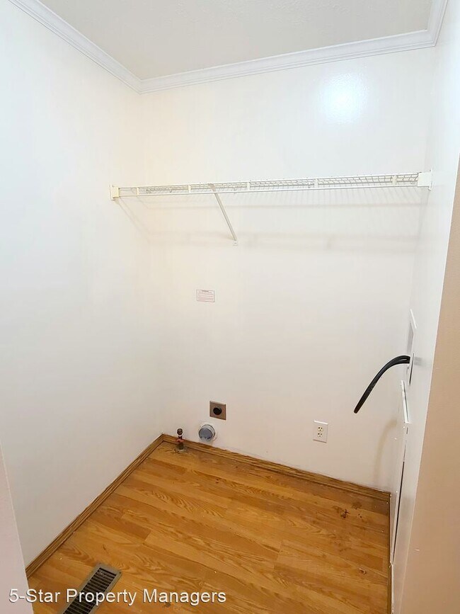 Foto del edificio - 3 br, 1 bath House - 215 Olive Street