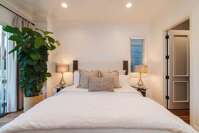 Foto del edificio - 700 Acacia Ave