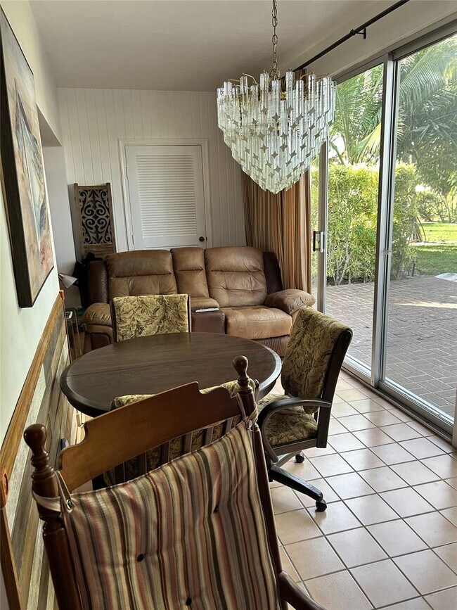 Foto del edificio - 3121 N Palm Aire Dr