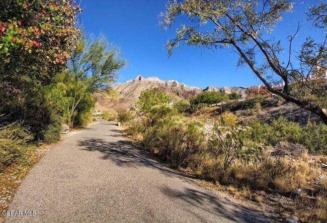 Foto del edificio - 6044 Los Pueblos Dr