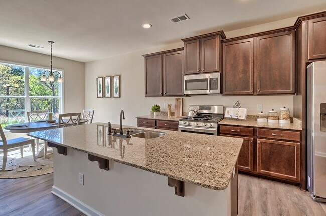 Building Photo - 1025 Prides Crossing