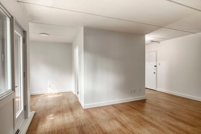 Building Photo - 705 Boulevard Churchill