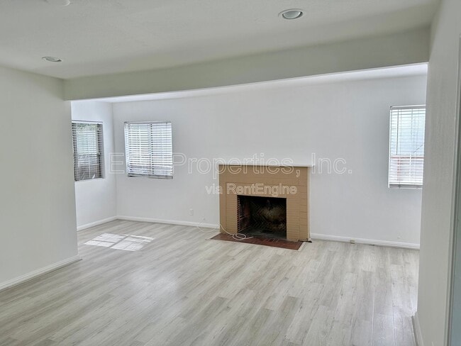 Building Photo - 358 N San Vicente Blvd