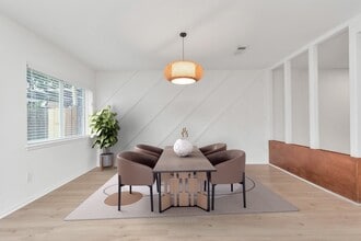 Building Photo - 1365 Country Pl Dr