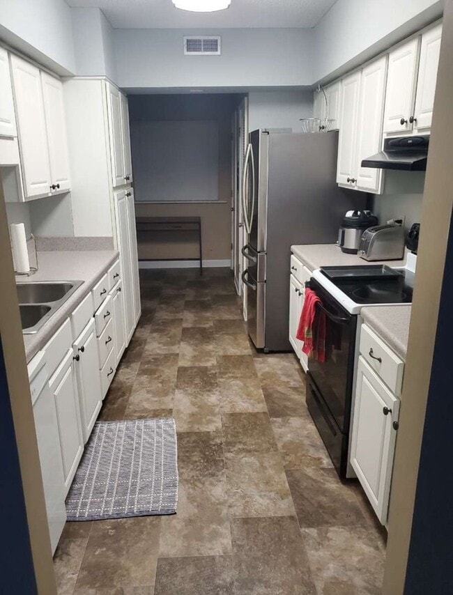 Foto del edificio - 11th Place Condominiums- 2BD/1.5 BA: Avail...