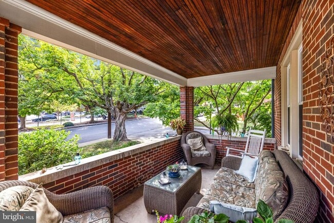 Building Photo - 420 W Cork St