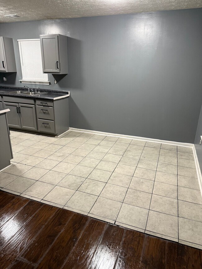 Foto del edificio - 6100 Green Leaf Ct SW