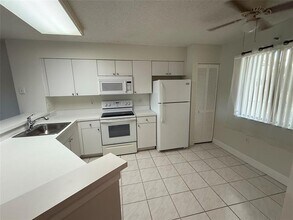Building Photo - 2334 S Cypress Bend Dr Building Photo - 2334 S Cypress Bend Dr