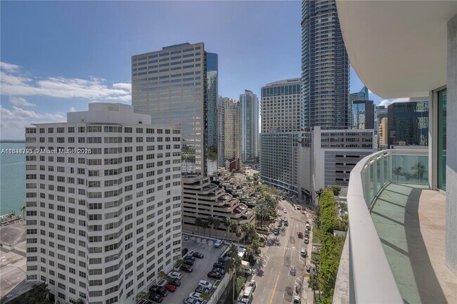 Foto del edificio - 950 Brickell Bay Dr