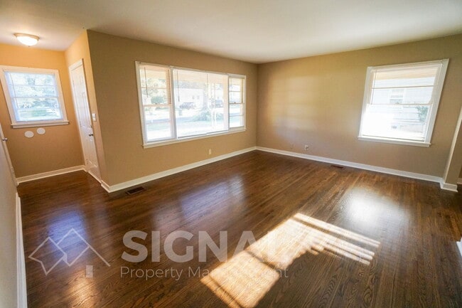 Foto del edificio - 748 Meadowbrook Dr