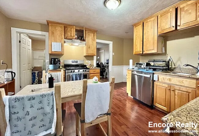 Building Photo - 8 Eldora St