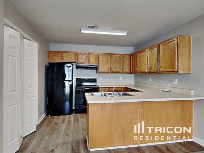 Building Photo - 305 Edge Hill Ct
