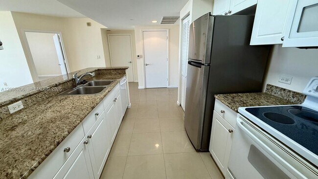 Foto del edificio - 19501 W Country Club Dr