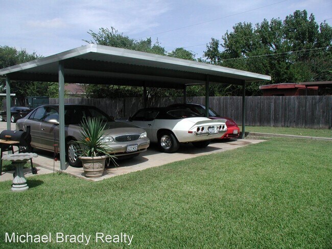 Foto del edificio - 4008 Scruggs Dr