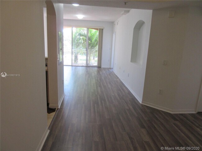 Foto del edificio - 6400 NW 114th Ave