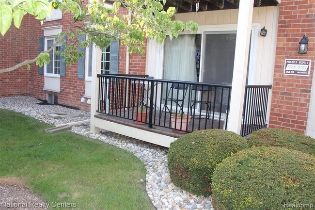 Building Photo - 12041 Ina Dr