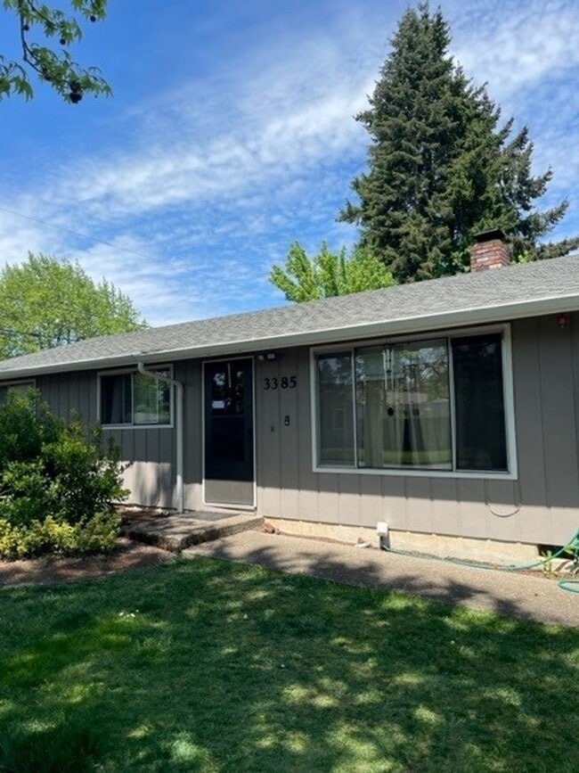 Building Photo - 1010 Satre St