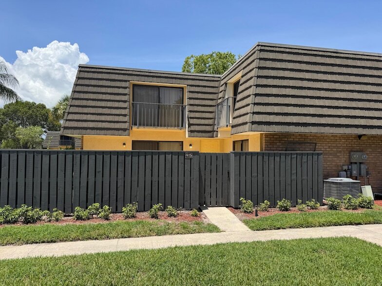 Foto principal - 915 9th Way