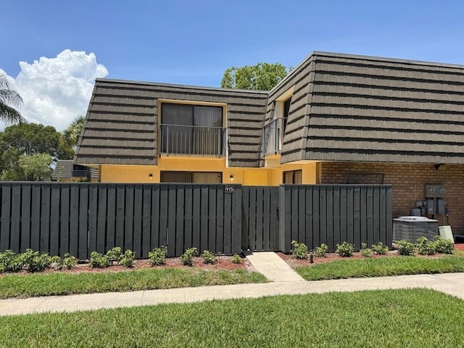 Photo - 915 9th Way Townhome