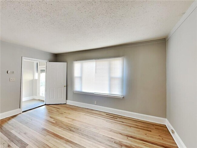 Foto del edificio - 450 Westmeath Dr SW