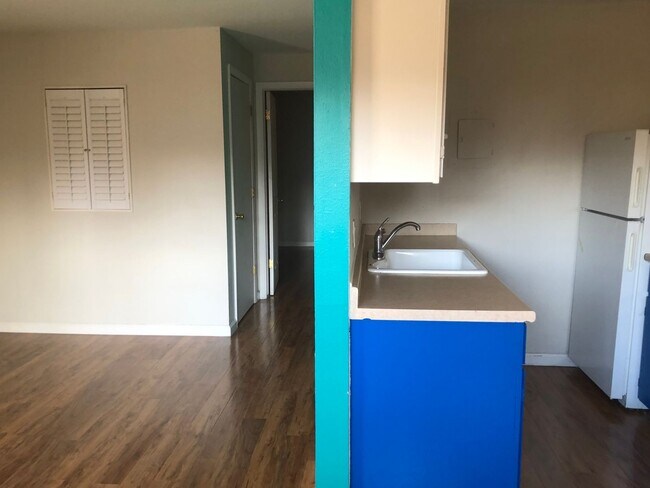 Foto del edificio - One Bedroom Condo for Rent Near CU