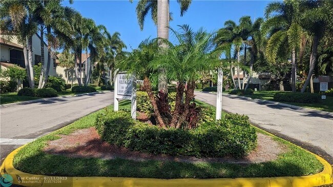 Building Photo - 3387 Cocoplum Cir