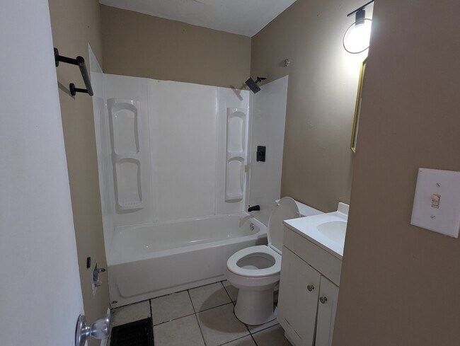 Foto del edificio - 549 S Ashburton Rd